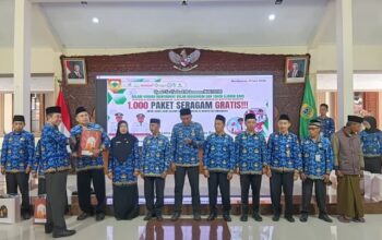Bupati Bondowoso dan BAZNAS Salurkan 1.000 Seragam Gratis, Ringankan Beban Warga Jelang Tahun Ajaran Baru