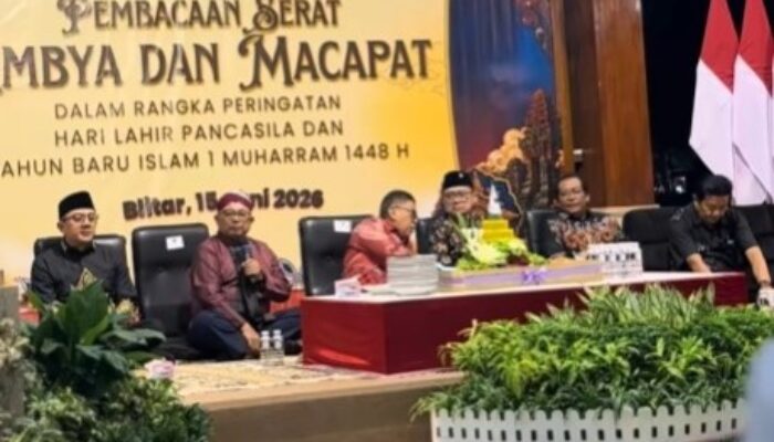 Ketua DPRD Kabupaten Blitar Bersama Pimpinan Komisi dan Anggota Hadiri Malam Tirakatan Suro Sambut Tahun Baru Islam 1 Muharram 1448 H  di Pendopo SAP