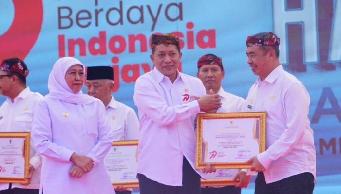 Bupati Madiun Terima Penghargaan Pembina Koperasi Andalan Jawa Timur 2026 Dari Kementerian Koperasi