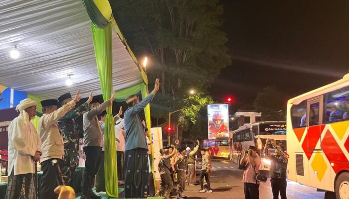 Bupati Bondowoso Berangkatkan 571 Jemaah Haji  Kloter 85 dan 86 ke Tanah Suci