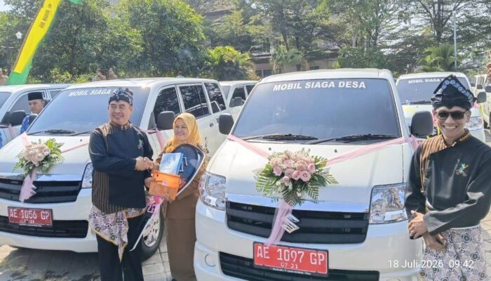 Pemkab Madiun Serahkan 55 Mobil Siaga  Desa,  Komitmen Pemerintah Daerah Perluas Akses Layanan Masyarakat