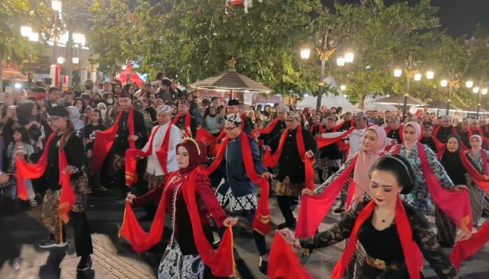 Ribuan Penari  Turut Ambil Bagian Dalam Madiun Menari 2026