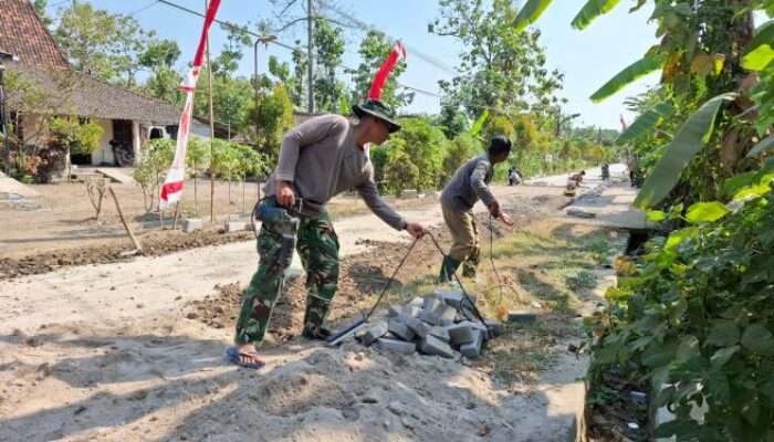 Adaptasi Cuaca Panas, TMMD Ke-129 Bulu Lor Bagi Shift Siang Malam