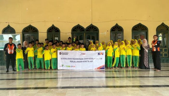 KAI Daop 7 Madiun Gelar Sosialisasi dan Penyaluran Bantuan TJSL di MI Al Huda Bogo Nganjuk