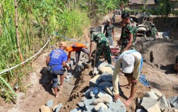 Jembatan Selesai Dicor, Kini Giliran Talud Jalan Dikebut di TMMD Bulu Lor
