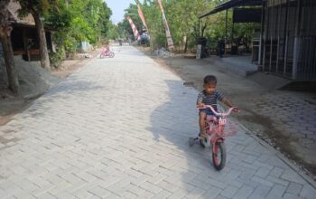 Belum Selesai Dibangun, Paving TMMD Ke-129 Sudah Jadi Tempat Main Favorit Balita