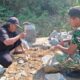 Kreatif! Tak Ada Kapi, Satgas TMMD dan Warga Bibis Ciptakan Sosrok dari Sisa Besi