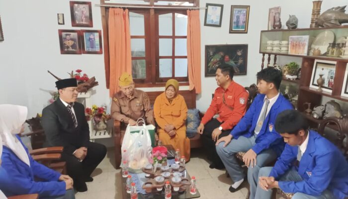 Menggali Inspirasi dari Sang Pejuang , Siswa SMANTI Menimba Ilmu Sejarah dari Veteran