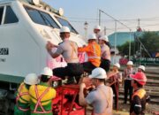 Semarakkan HUT ke-81 RI, Daop 7 Madiun dan Rail Fans Hias Lokomotif KA Manja Bernuansa Merah Putih