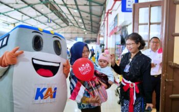 KAI Daop 7 Madiun Ajak Pelanggan Rayakan HUT ke-81 RI di Stasiun dan di Atas Kereta Api
