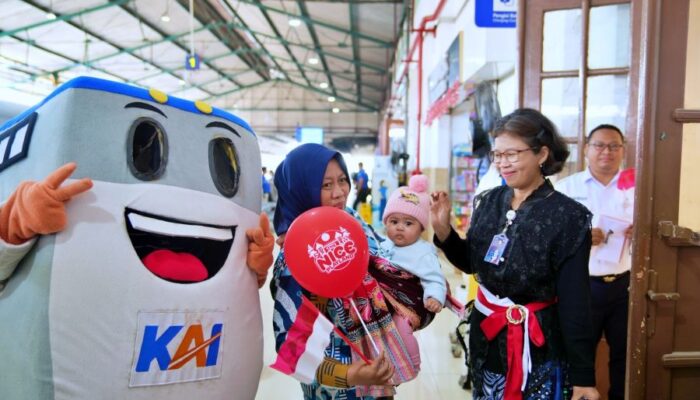 KAI Daop 7 Madiun Ajak Pelanggan Rayakan HUT ke-81 RI di Stasiun dan di Atas Kereta Api