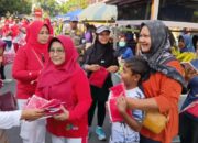 Di Tengah Kerumunan Car Free Day, Bupati Magetan Bagikan Bendera Merah Putih