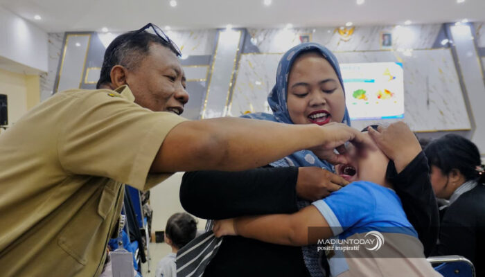 Gerakan Balita Sehat Menuju Generasi Emas Dengan Pemberian Vitamin A dan PMT Lokal