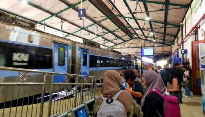 KAI Daop 7 Madiun Mohon Maaf atas Kelambatan Dua Kereta Api