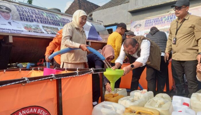 Respon Cepat Krisis Air, Gubernur Khofifah Salurkan Air Bersih ke Dungus Ponorogo