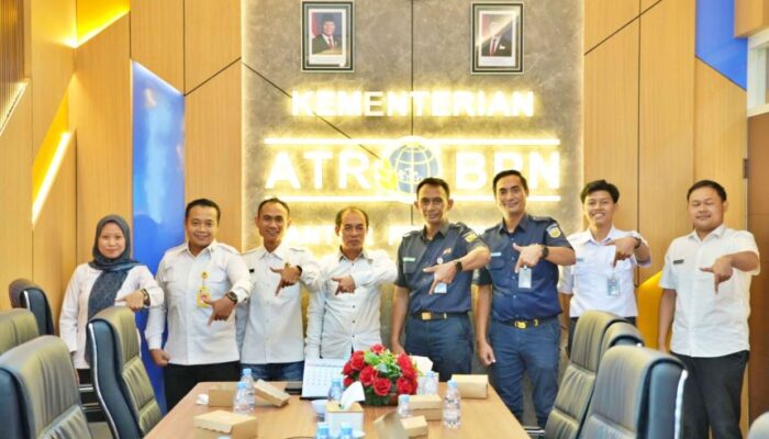KAI Daop 7 Madiun Terima Sertifikat Hak Pakai Aset Seluas 41.067 m² dari ATR/BPN Bojonegoro