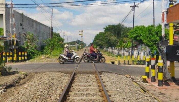 KAI Daop 7 Madiun Lakukan Perbaikan Geometri di Tiga Perlintasan Sebidang Kabupaten Kediri